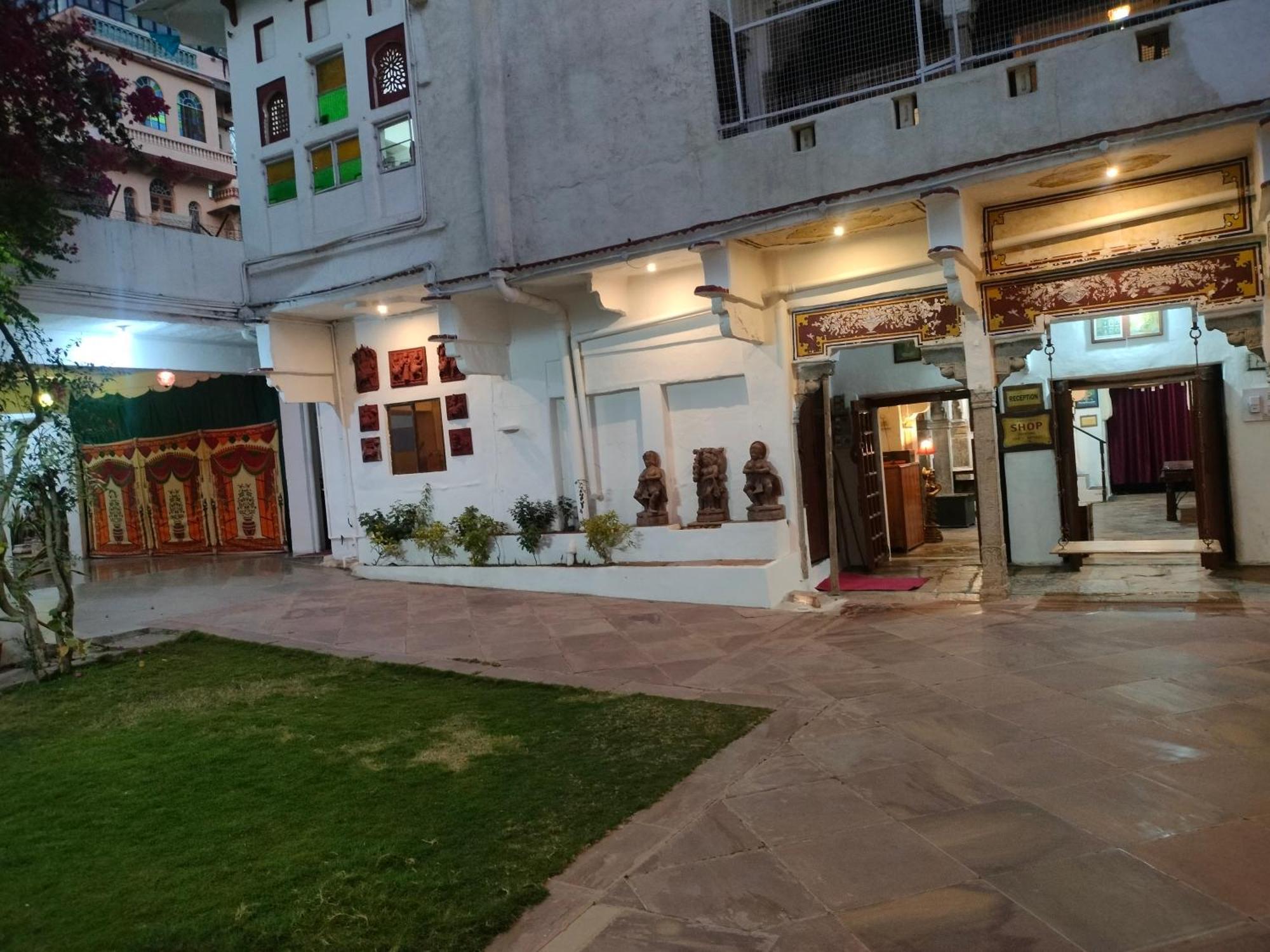 Haveli Braj Bhushanjee Heritage Hotel Bundi Exterior photo